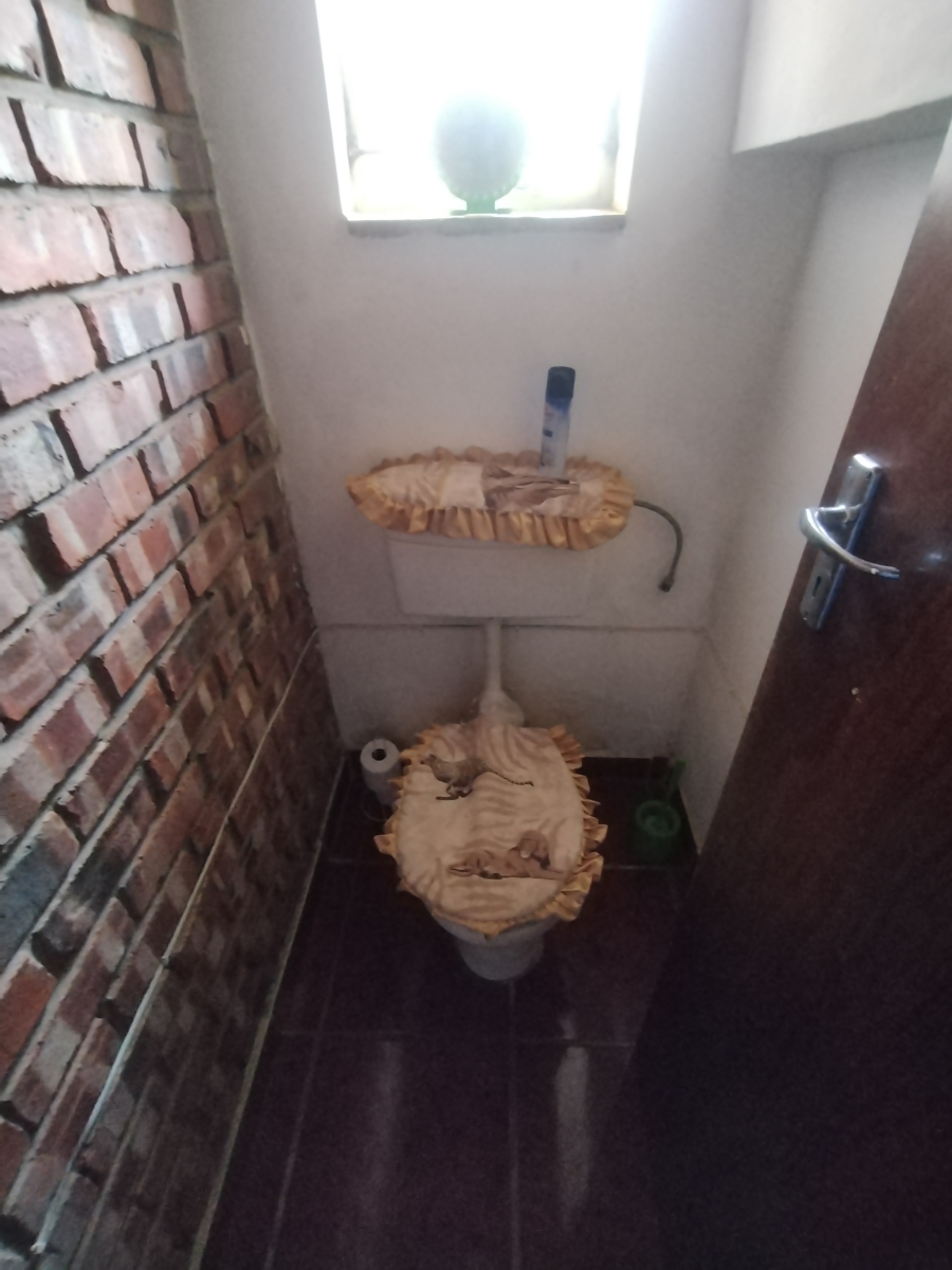 6 Bedroom Property for Sale in Kruisfontein Eastern Cape